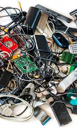 Empresa que retira lixo eletrônico